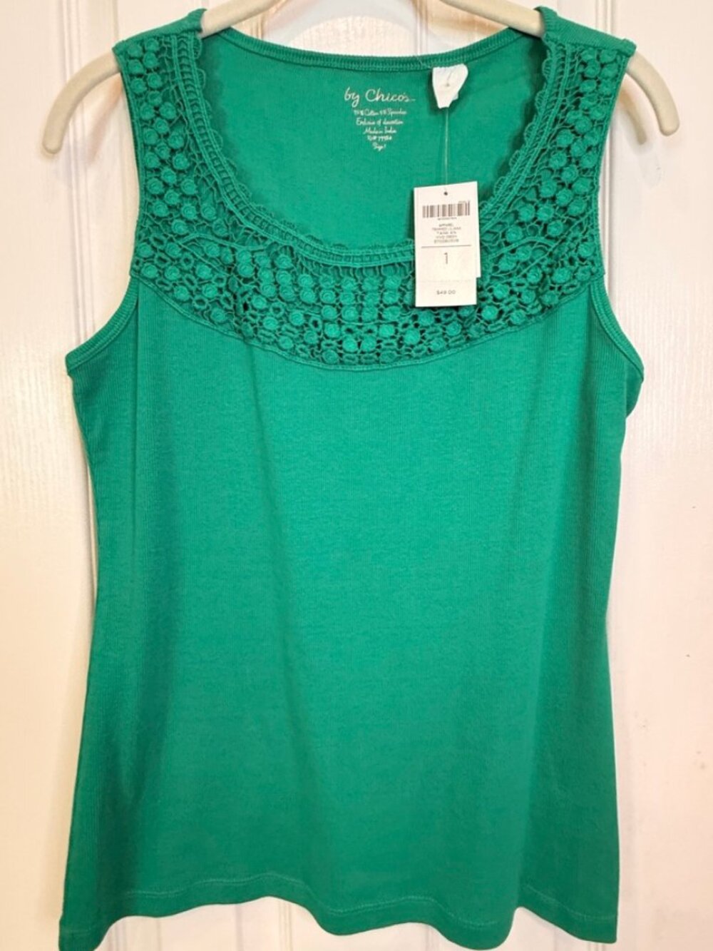 Chico's Trimmed Liliana Tank in Vivid Green, size med - NWT!!